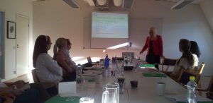 Hanna-Karin Grensman håller workshop på temat Karriärrebell.